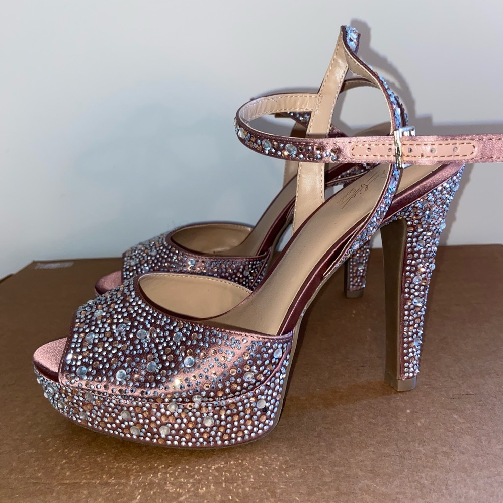 NWOT Thalia Sodi Blush Crystal Heeled Sandals